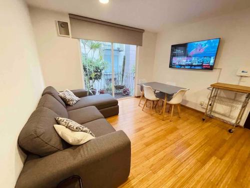 Legaria House | Adam's home with high-speed Internet near Polanco