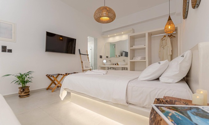 Naxos Town House | Adama's Suites
