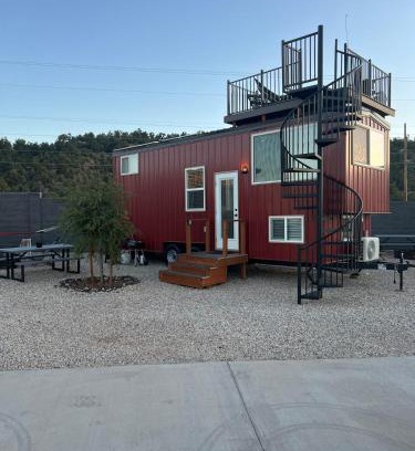 Hurricane House | Addies Place Tiny Home with Epic Mountain and Sunset Views