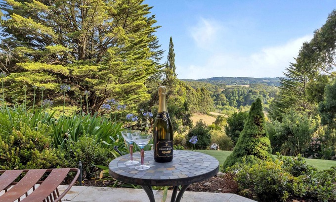 Crafers House | Adelaide Hills 4 Bedroom House With Views