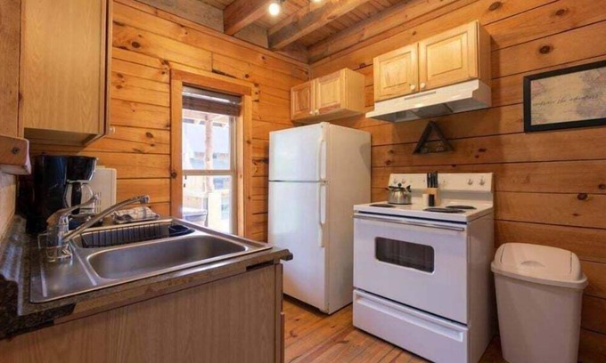 Townsend Cabin | Adelaide's Den