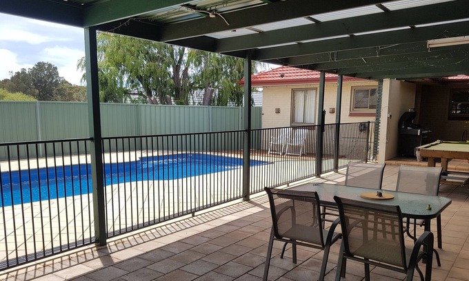 Reynella House | Adelaide South Family home for families and dogs welcome