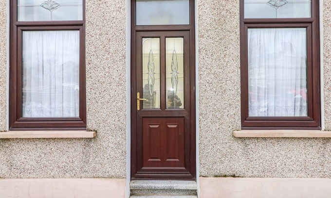 Pembrey House | ADELINE, pet friendly, with a garden in Pembrey