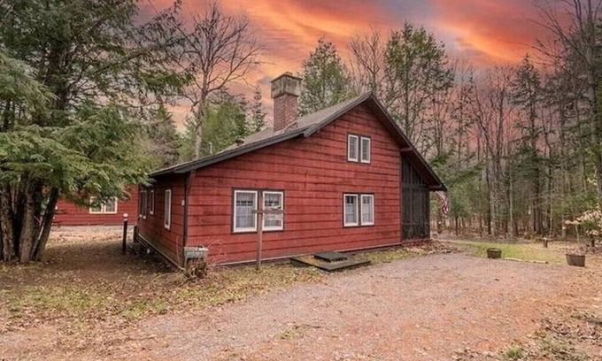 Saranac Lake Cabin | Adirondack cozy cottage with lake access, "Lune"