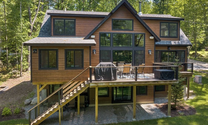 Moultonborough House | Adirondack style in Suissevale sleeps 10 just a short drive to the beach