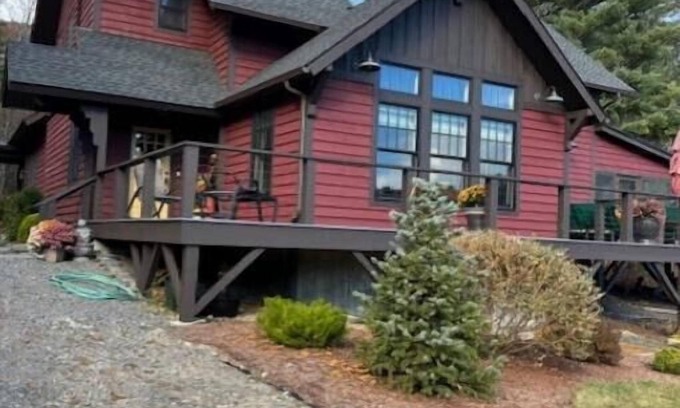 Elizabethtown House | Adirondack tranquility with all the comforts of home