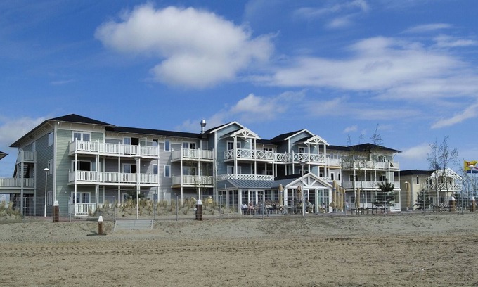 Municipality of Hellevoetsluis Apartment | Adjusted hotel room with a balcony, near the beach
