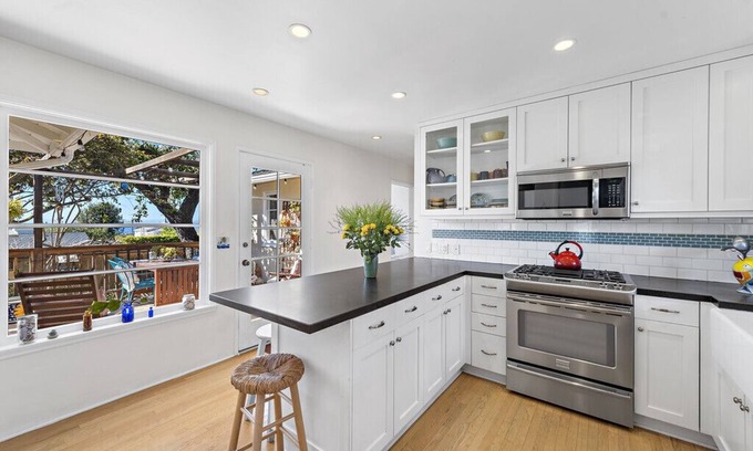 Laguna Beach Cottage | Adorable 1940’s Vintage Ocean View Cottage in the Village