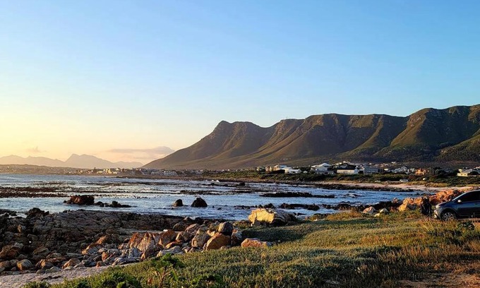 Sandbaai House | Adorable 2 Bedroom Cottage with spacious veranda