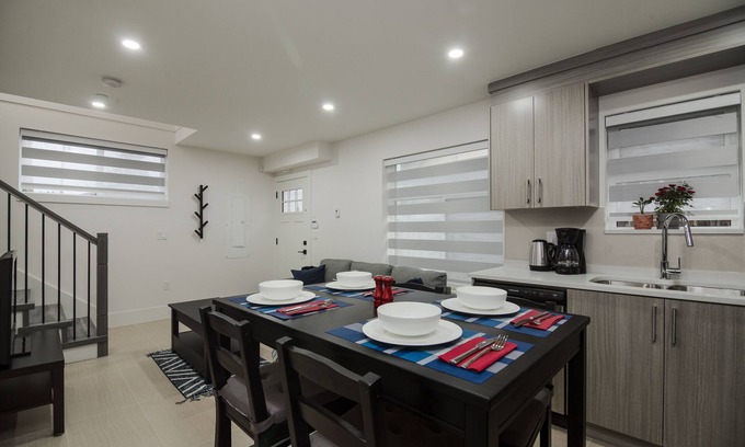 Vancouver South House | Adorable 2 Bedroom Guest Home