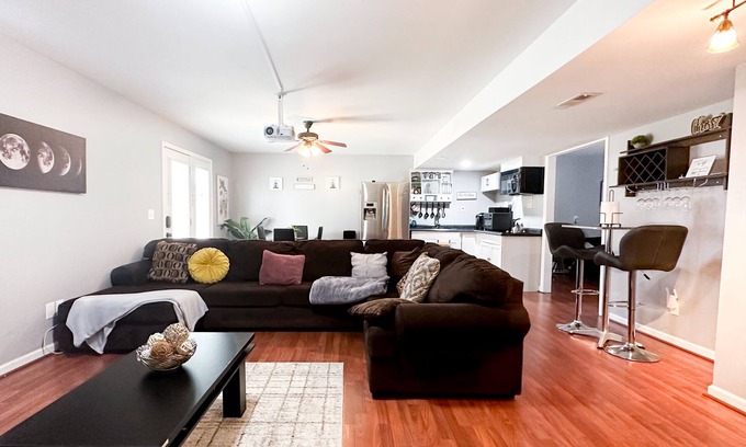 Lexington Apartment | Adorable 2 Bedroom Walk-Out with Theatre and Game Room