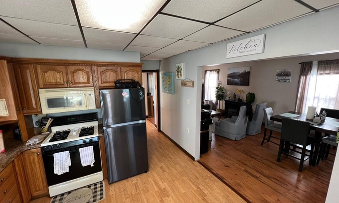 Scranton House | Adorable 6b/2bath in scanton Pa. 20 mnts to Kalahari water park and poconos & mo