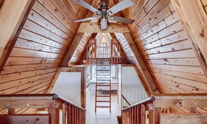 Florissant Ski Chalet | *Adorable A-Frame* Hot Tub | Pac-Man | Fire Pit