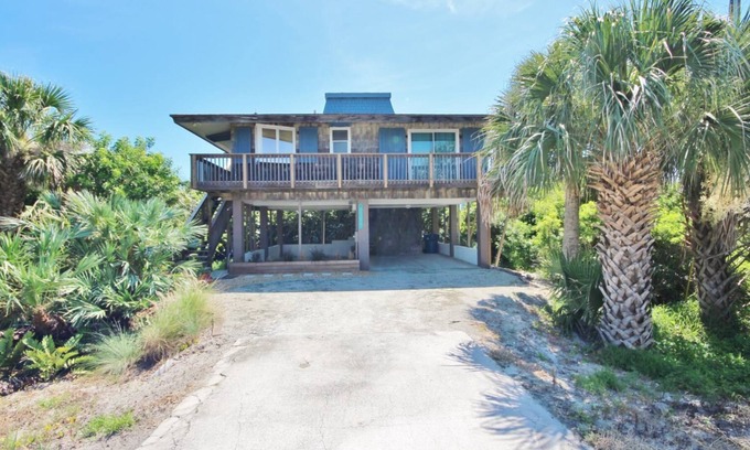 Bethune Beach House | Adorable Beachside Home with Amazing Ocean Views from the Sundeck