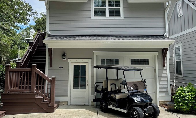 Olde Town Apartment | Adorable Bluffton Carriage House — Explore Town by Golf Cart!
