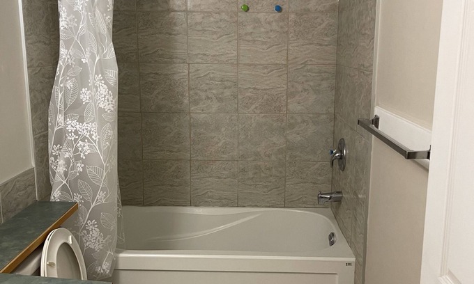 Calgary Apartment | Adorable BSMT Suite near YYC
