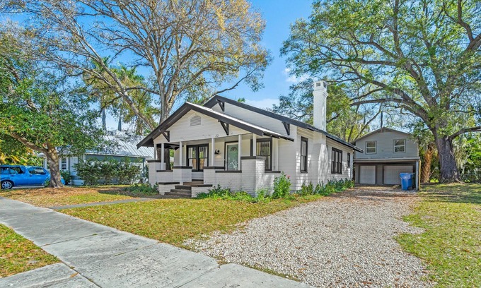 River District House | Adorable Bungalow in Historic Riverview Bradenton!