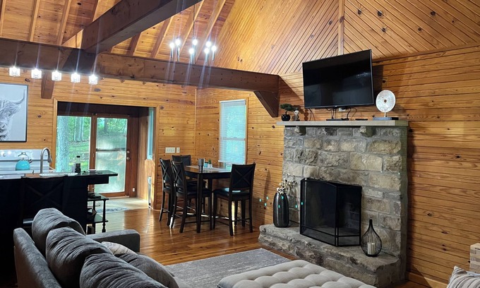 Somerset Cabin | Adorable cabin located minutes from Lake Cumberland and downtown Somerset!