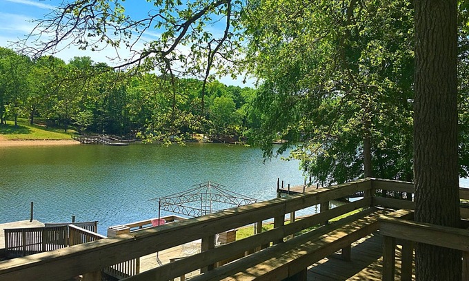 Denton Cottage | Adorable Cabin on High Rock Lake, Book your summer vacation now!