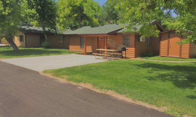 Rapid City Cabin | Adorable Cabin Thirty Minutes from Mt Rushmore - Super Clean Cabin On Canyon Lake Thirty Minutes from Mt Rushmore