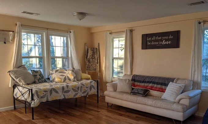 Langley House | Adorable cottage getaway