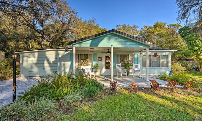 Mount Dora Cottage | Adorable Cottage w/ Yard, Walk to Lake Dora!
