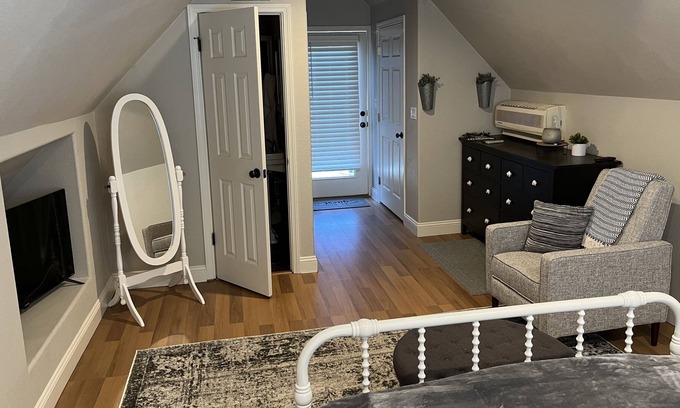 Peters Apartment | Adorable country studio