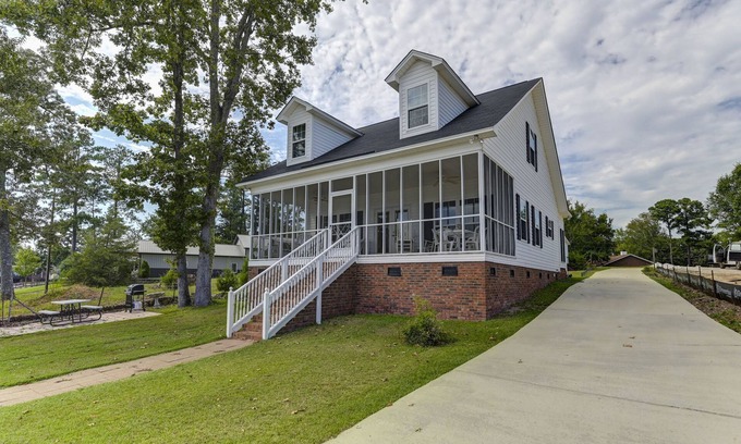 Chapin House | Adorable Cozy Serene Lakefront Cottage w/Private Dock, Ramp, Wi-Fi Amazing Views