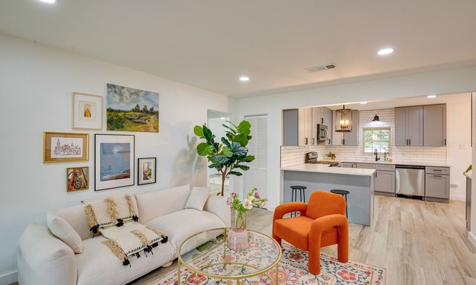 Dallas Cottage | Adorable Dallas Cottage with Dedicated Workspace!