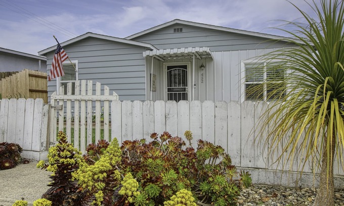 Grover Beach House | Adorable Dog Friendly Vacation Home in Grover Beach