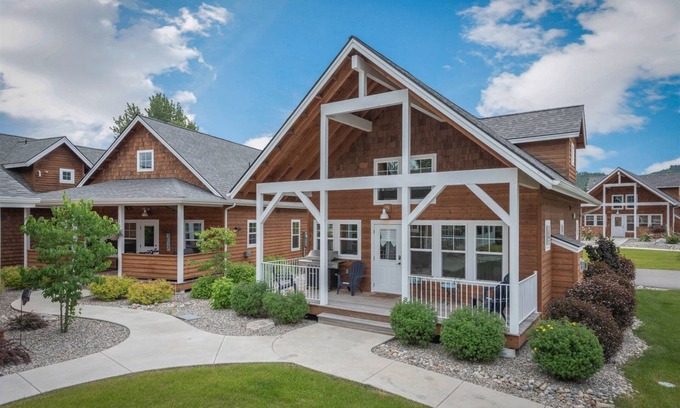 Dover Bay House | Adorable Dover Bay Resort Bungalow | Marina, Walking Paths | Dog Friendly