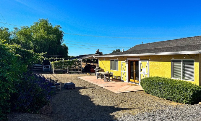 Fallbrook Cottage | Adorable farm stay close to Temecula wine country