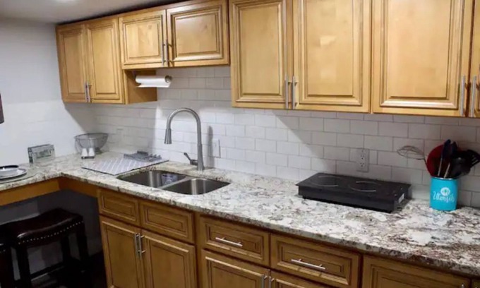Disston Heights Apartment | Adorable guest house 10mins to beach and downtown
