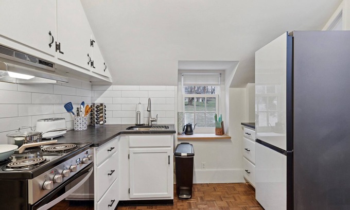 Pike Creek House | Adorable Historic Bungalow in Hockessin Valley