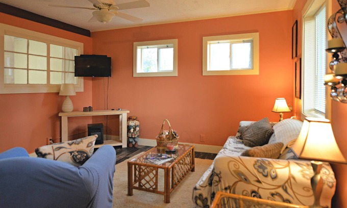 Columbus House | Adorable Horse Country Guest Suite