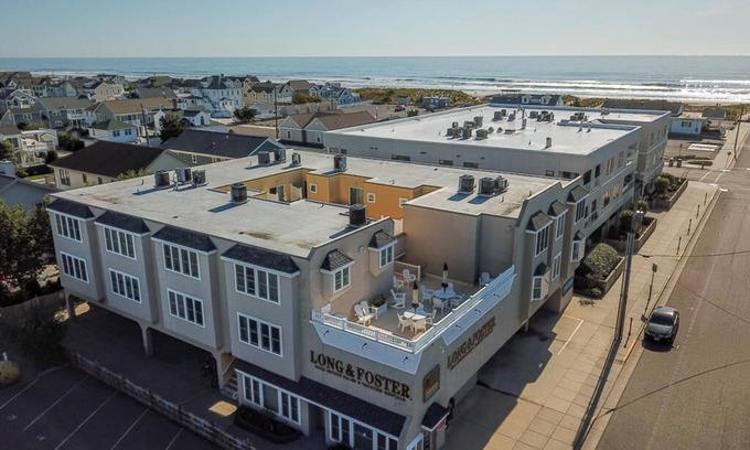 Stone Harbor Condo | Adorable Oceanview condo steps to Stone Harbor Beaches