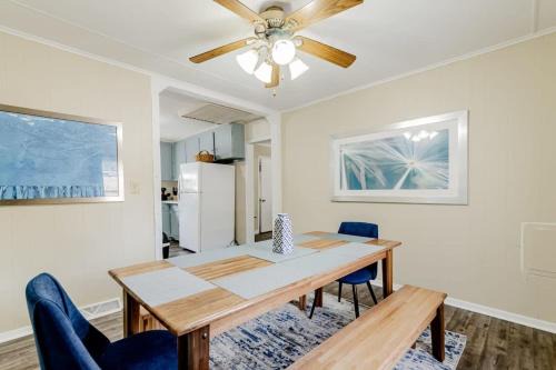 Columbia House | Adorable on Taylor-15 mins to Downtown- Front Unit