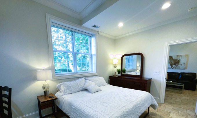 Brentwood Apartment | Adorable place, KING Bed close to everything.