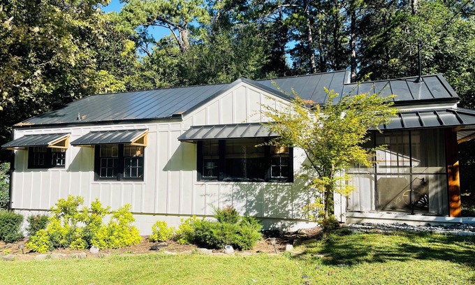 Smyrna House | Adorable Smyrna | Vinings Bungalow minutes from The Battery, Buckhead, Midtown+!