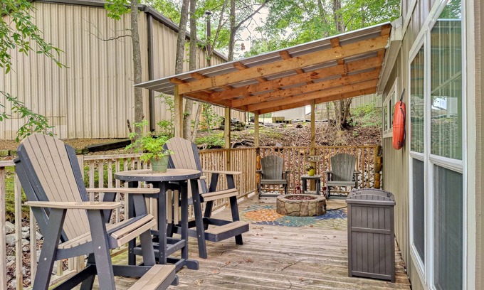 Springville House | Adorable Tiny Home! Pet Friendly. Minutes from Kentucky Lake