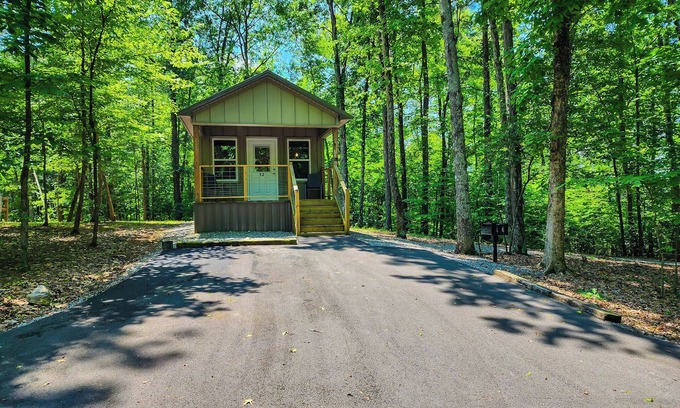 Guntersville Apartment | Adorable Tiny House Cabin- Lake Guntersville