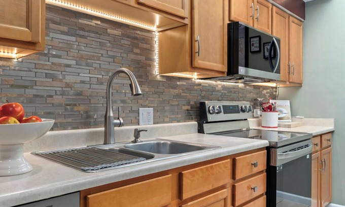 Southeast House | Adorable townhome in southeast Denver