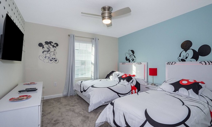 Kissimmee Ski Chalet | Adorable Townhouse 4Bed/3Bath/Pool/5Min Disney