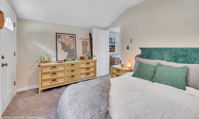 The Centre Apartment | Adorable Updated & Private Apartment - 2 minutes from Tweed