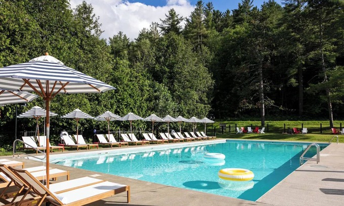 Stowe Area Hotel | Adventure Awaits in a Spacious Room Near Mt Mansfield! Outdoor Pool!
