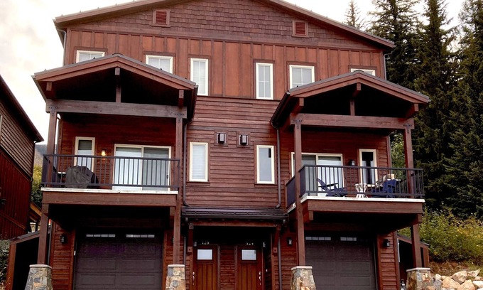 Sandpoint House | Adventure Awaits: Ski-In/Out Retreat with Spa, Steps from Schweitzer Village!