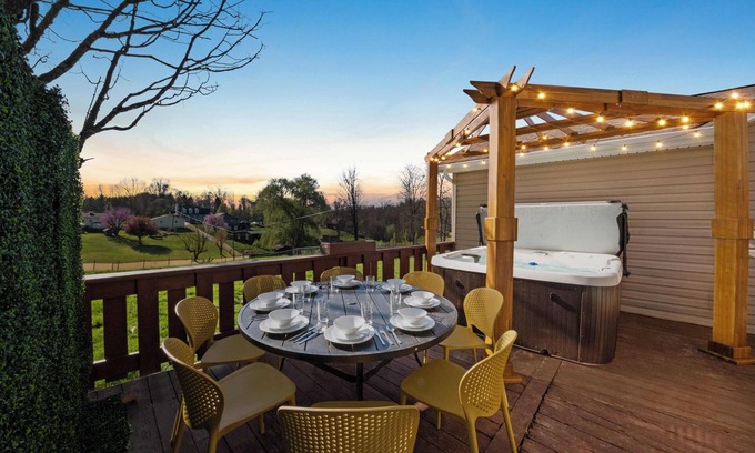 Fayetteville House | Adventure Basecamp, Walks to Kaymoor and Long point Trails, Hot Tub & Game Room