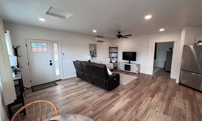 Medford House | Adventure Getaway/Spacious One Bedroom in Beautiful Central Point, Oregon