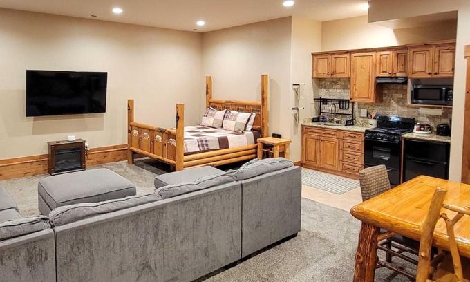 Island Park House | Adventurers Studio about 20 Mi to West Yellowstone!