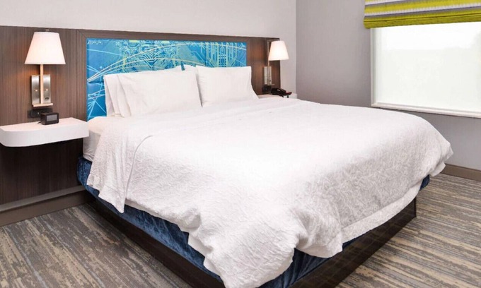 Oakdale House | Aesthetically Sufficient Room for Your Stay